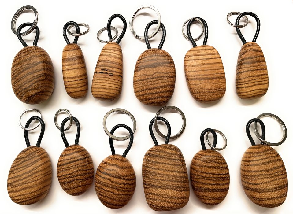 breloc lemn exotic  masiv, handmade, unicat, zebrawood