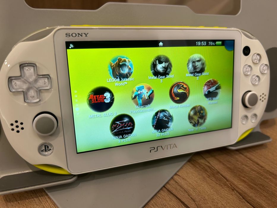 Sony PS Vita Slim Lime Green - Modată, 128GB + Jocuri (GTA, Fallout)