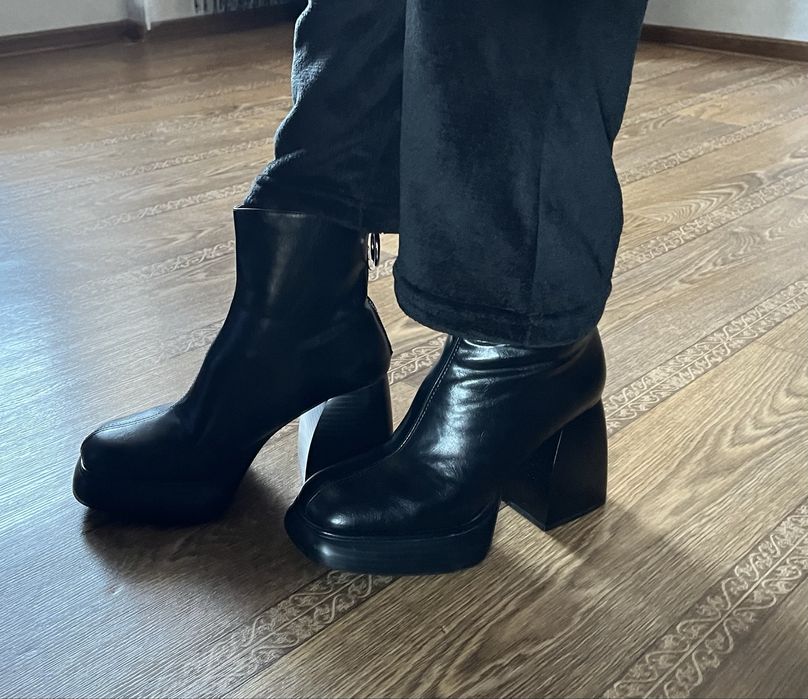 Продам сапоги демисезон Bershka