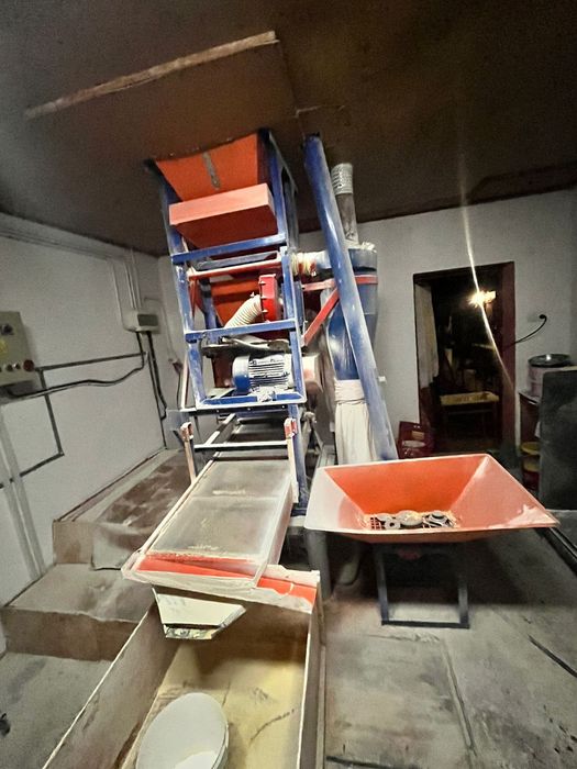 Vând moară de mălai