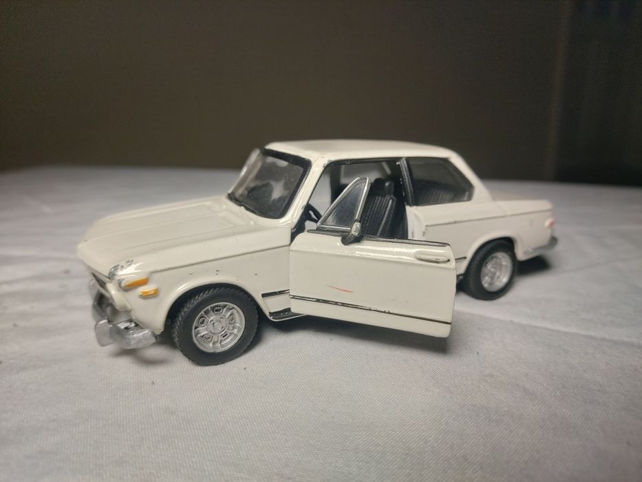 Kolleksion metal mashinalar