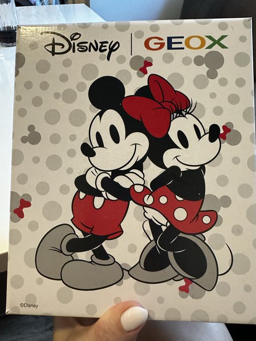 Светещи Бебешки / детски обувки Geox в колаборация с Disney