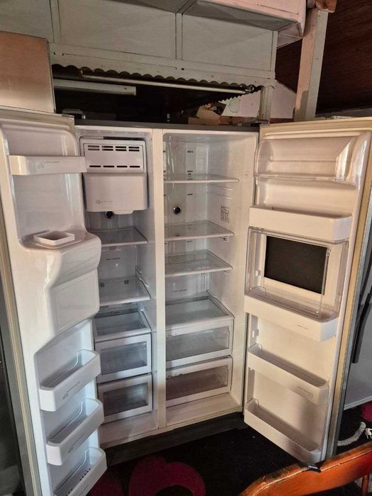 Samsung Side by Side No Frost с ледогенератор – Работещ