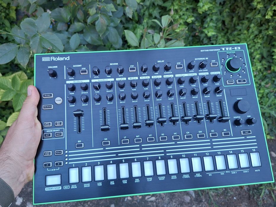 Roland Tr 8 drum machine