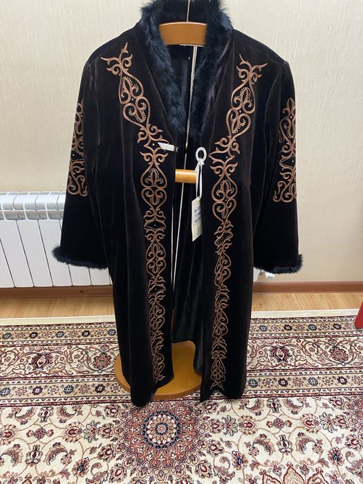 Пальто в нацинальном стиле на Наурыз