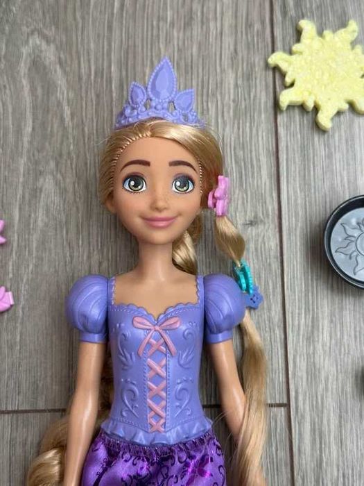 Papusa Rapunzel cu accesorii
