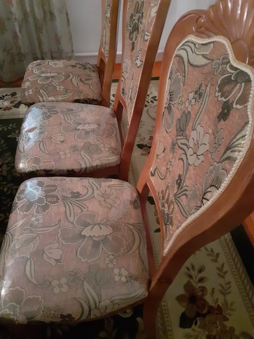 Стол стулдарымен сатылады