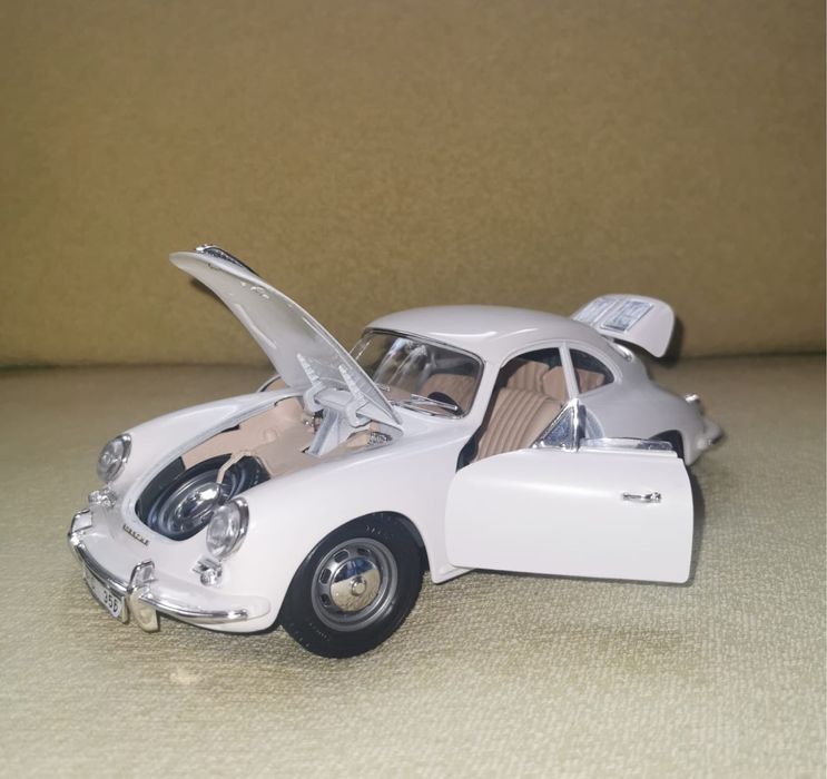 Колекционерски модел на Aston Martin V12 Vanquish Джеймс Бонд филм !