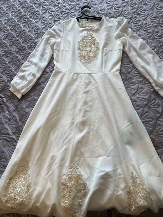 Киімдер сатылады