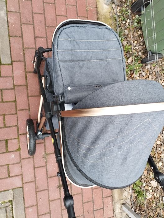 Vând cărucior bebe+scoica