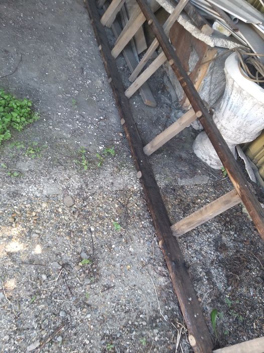 Продам лестницу деревянную б/у