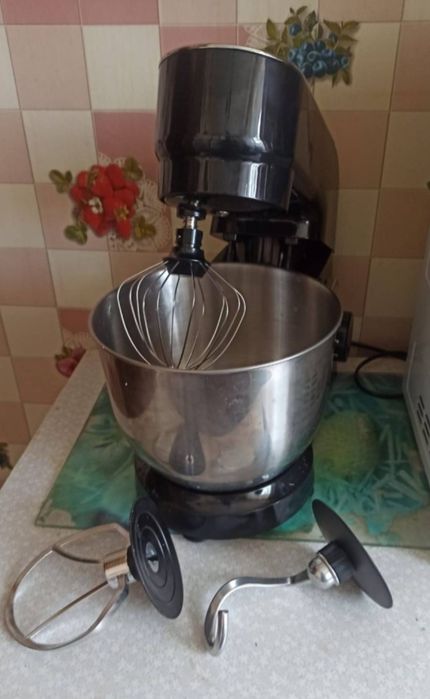 Кухонный планетарный миксер и тестомес