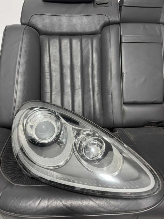 Far dreapta Porsche Cayenne din 2011 92A