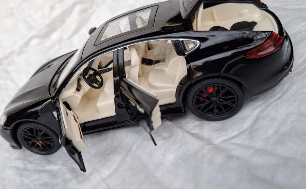 Метални  колички 1:24