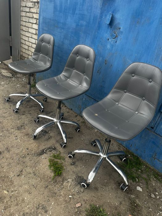 Продам офисные стулья