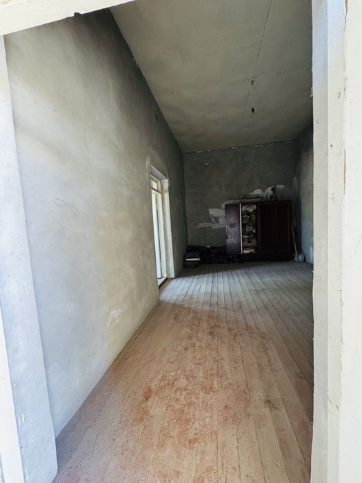 Hovli sotiladi tez va arzon