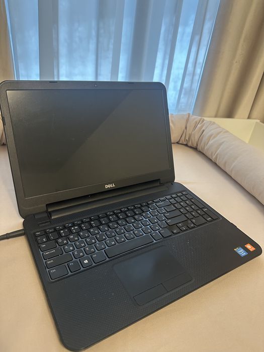 Laptop Dell model: Inspiron 3527 nefolosit