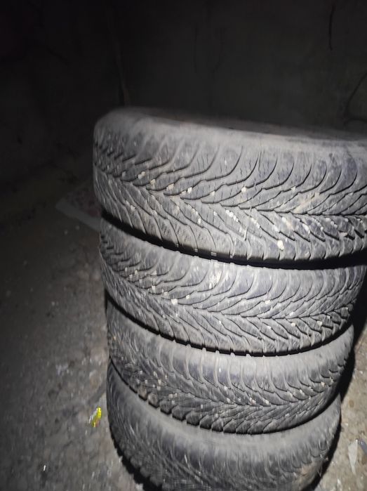 Anvelope de iarnă cu jenți