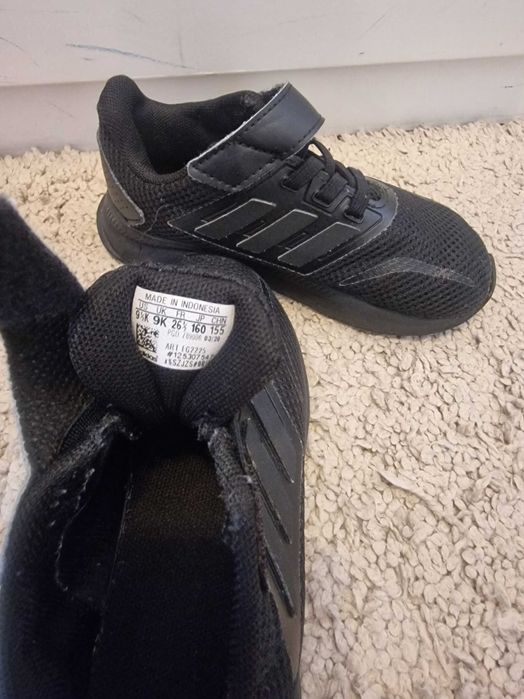 Adidasi Adiddas material textil