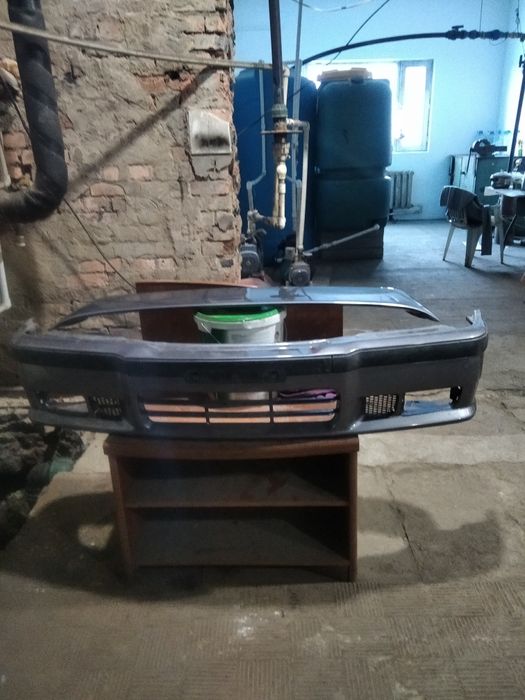 Продам м бампер и спойлер.