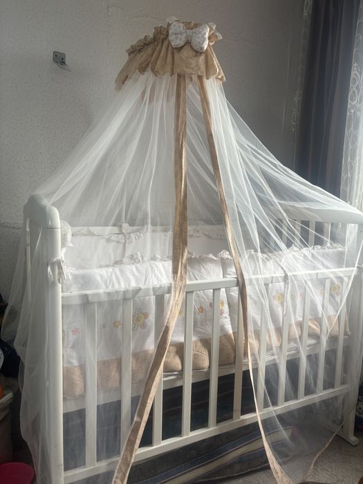 Кровать детска. Балдахином