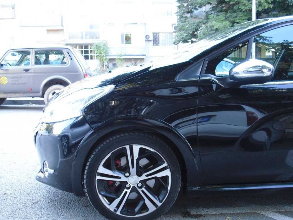 Продавам автомобил Пежо 208 GTI