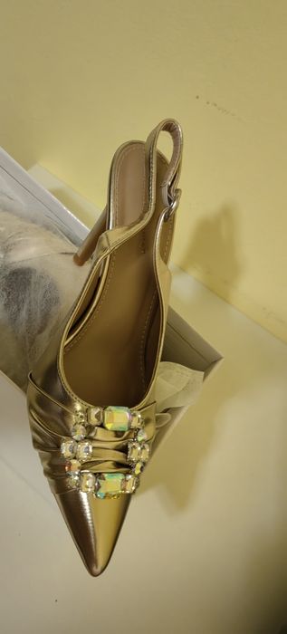 Pantofi noi aurii, mărimea 39
