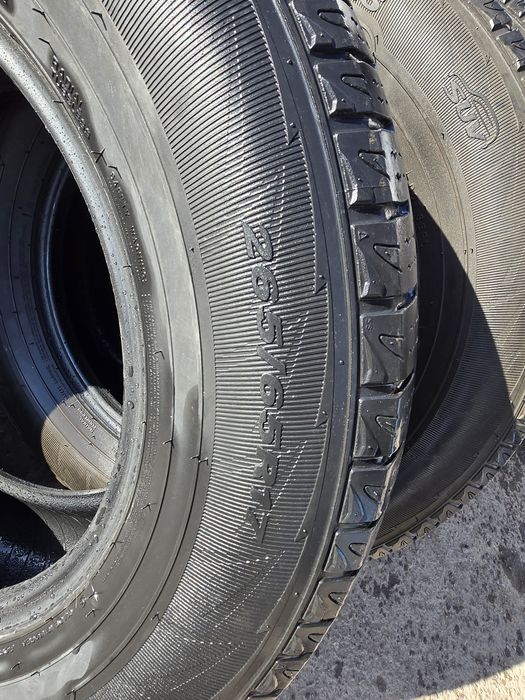 Шины Б/У 4 шт.диаметр 17.