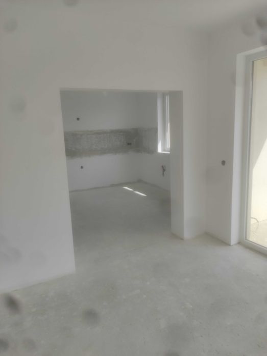 Casa pe parter de vanzare
