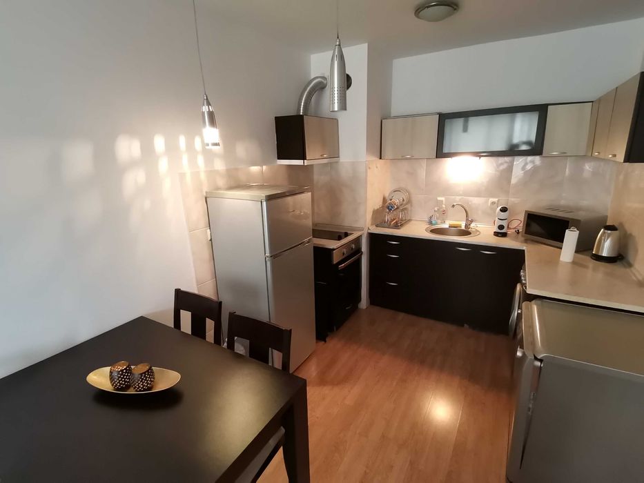 Дава се под наем Двустаен апартамент в Бургас, Лазур - 78 кв.м за 484.5 € - Снимка #2