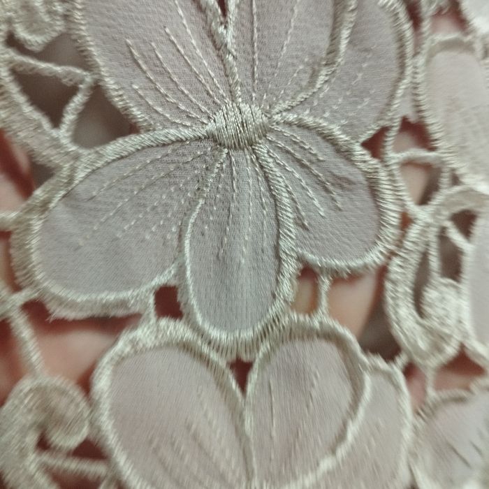 Блузка нежно бежевого цвета