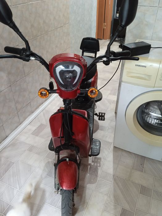 Продам  скутер Электронный