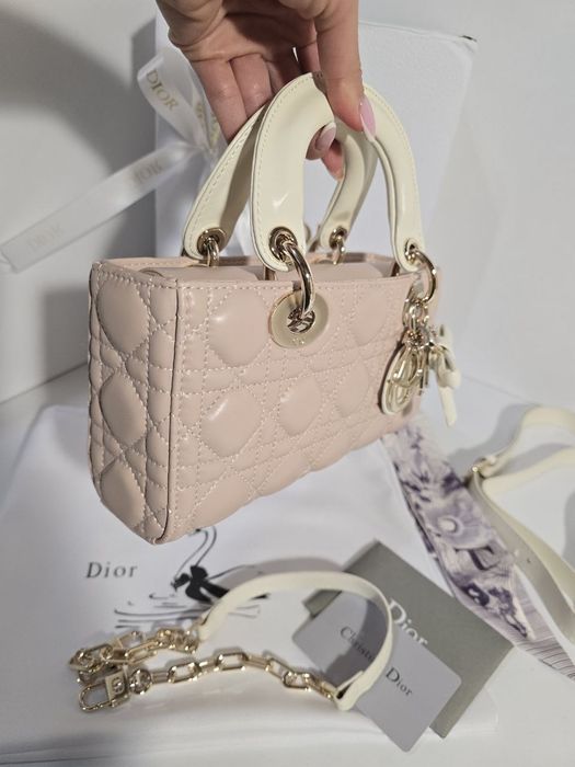 Налична чанта Dior D-Joy
