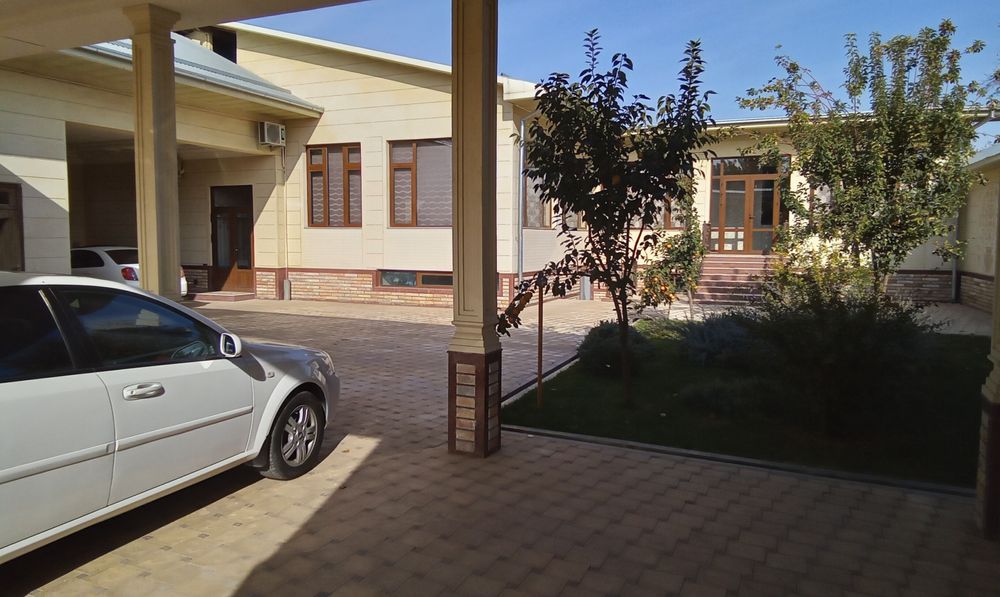 Частный дом в городе.