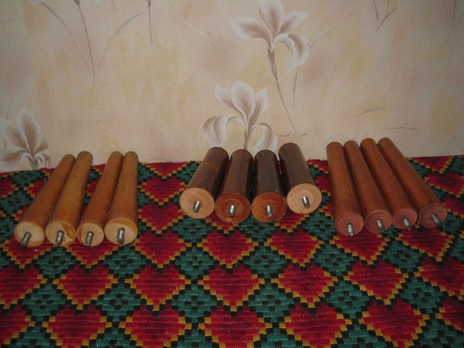 Стари, букови крака за мебели.
Цени 8-10 евро.
Пращам по Еконт.