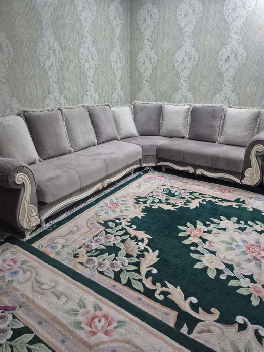 Vând coltar aproape nou