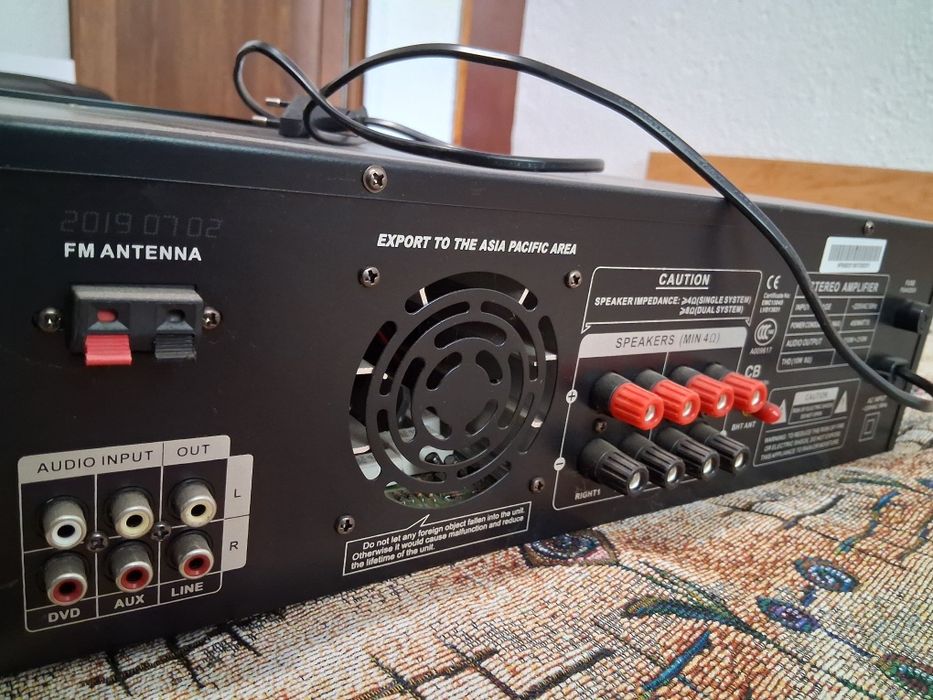 Усилвател за музика и домашно кино