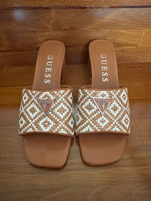 Оригинални чехли на Guess