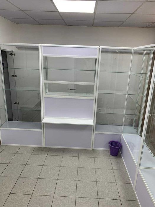 витрины стеклянные