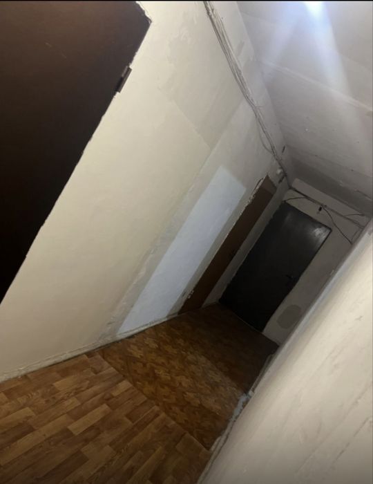 Продам ком в общежити Уневермаг Гаухар