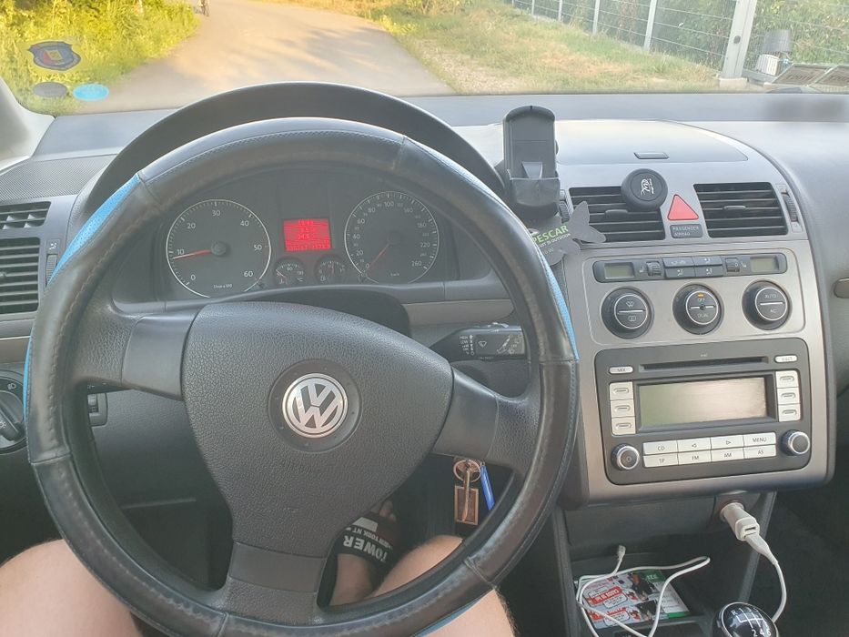 Vând Volkswagen Touran