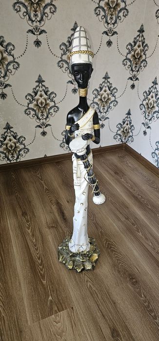 Африка услубидаги аёл хайкали