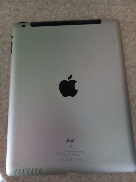 Ipad 4 64GB orqa tarafi sal qirilgan ekran butun qirilmagan