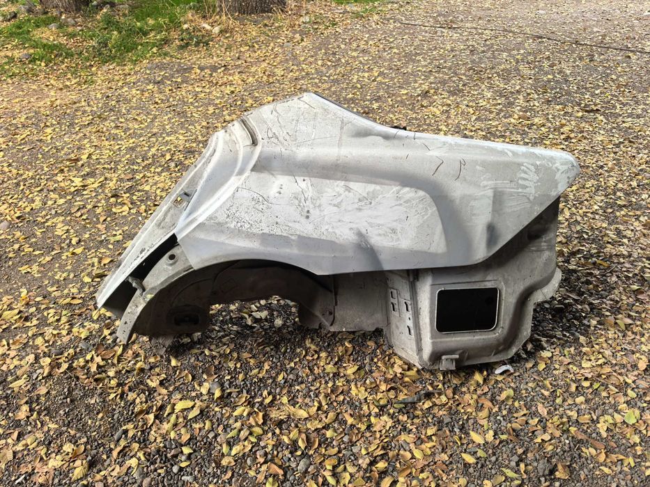 Крыло заднее левое Мерседес 220 лиса