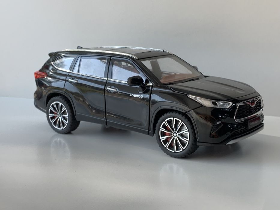 Modelka Toyota Highlander 1:24