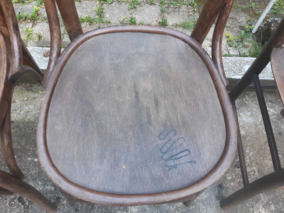 Четири винтидж стола "Тонет" в добро състояние.