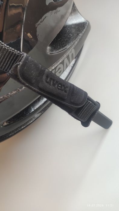 велосипедна каска UVEX