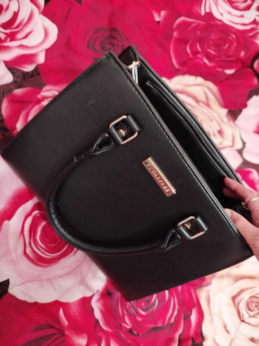 Дамска черна чанта