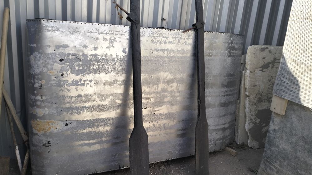 Лодка,корыто с веслами