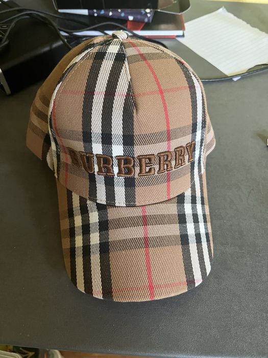 Нова Шапка Burberry